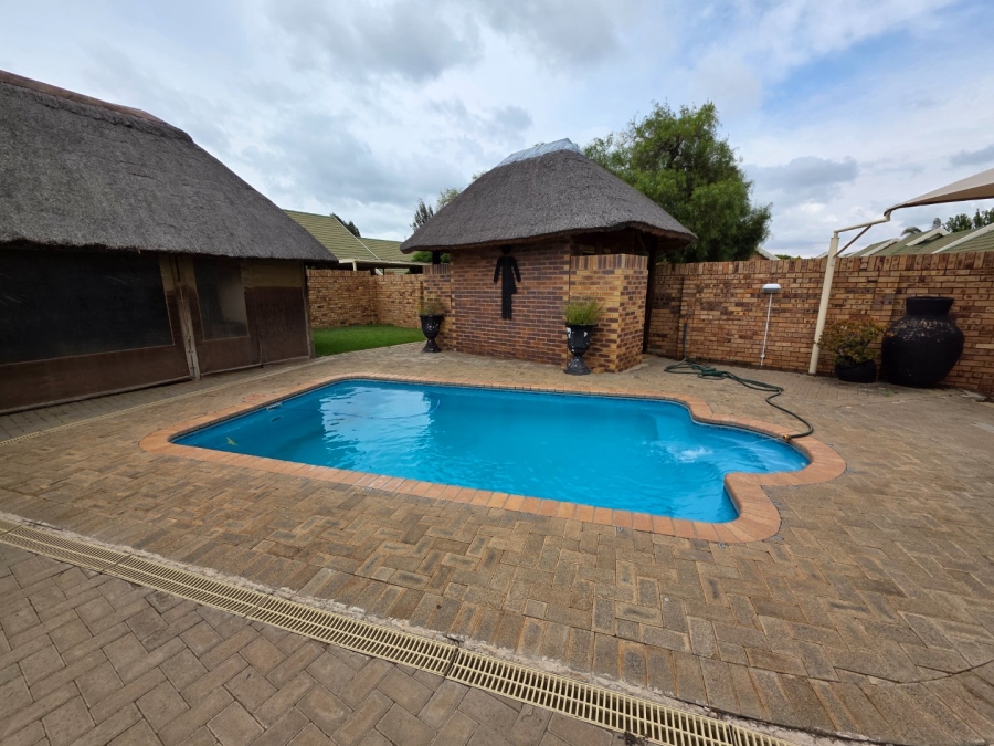 4 Bedroom Property for Sale in Heuwelsig Free State